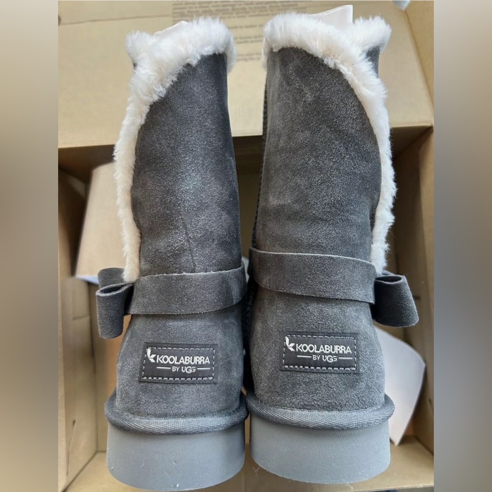 KOOLABURRA By UGG Short Grey Bow ARLENA SHORT Faux Fur-lined Lightweight - Picture 2 of 4